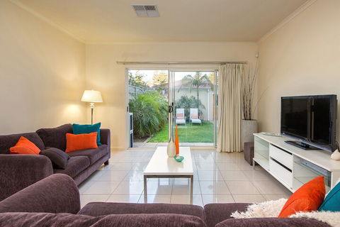 Adelaide Luxury Beach House - Tourism Hervey Bay 5