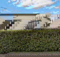 Lake Hamilton Motor Village  Caravan Park - Hervey Bay Accommodation