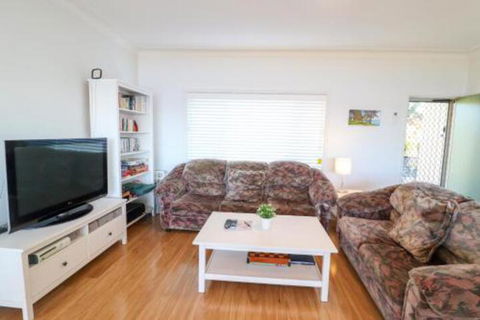 Lakefront Simplicity - Tourism Hervey Bay 3