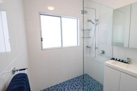 Lakefront Simplicity - Tourism Hervey Bay 5