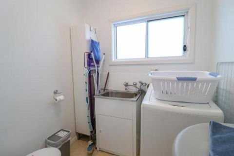 Lakefront Simplicity - Tourism Hervey Bay 6