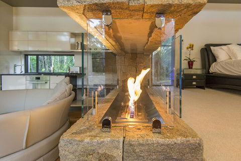 The Feathered Nest - Wildlife Retreat - Tourism Hervey Bay 1