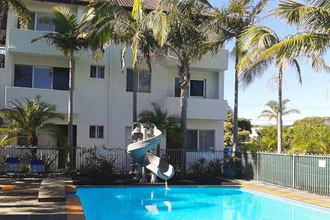 Ocean Side Hawks Nest - Hervey Bay Accommodation 2