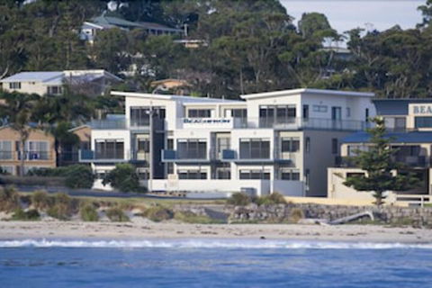 Mollymook Beachfront Executive Apartment - Hervey Bay Accommodation 5