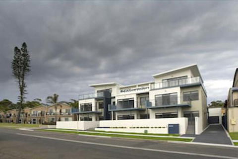 Mollymook Beachfront Executive Apartment - Hervey Bay Accommodation 0