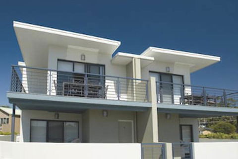 Mollymook Beachfront Executive Apartment - Hervey Bay Accommodation 3