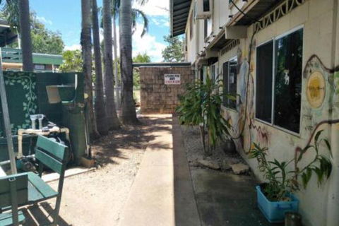 Palm Court Backpackers - Hervey Bay Accommodation 2
