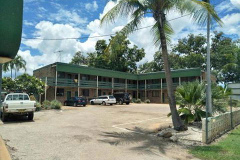 Palm Court Backpackers - Hervey Bay Accommodation 0