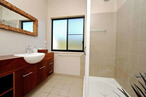 Airlie Waterfront Bed & Breakfast - Tourism Hervey Bay 7