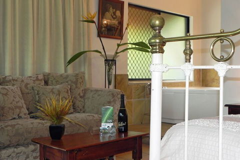 Airlie Waterfront Bed & Breakfast - Tourism Hervey Bay 6