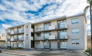 Glenelg Holiday Apartments- Corfu - Tourism Hervey Bay 2