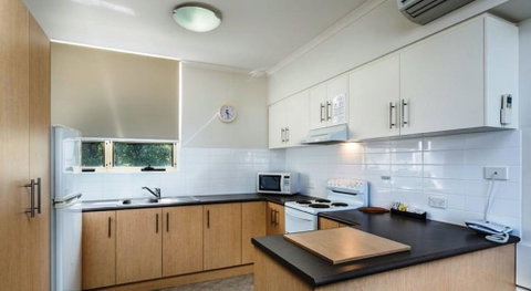 Glenelg Holiday Apartments- Corfu - Tourism Hervey Bay 4