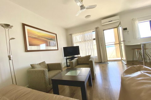 Atlantic West Beach Apartments - Hervey Bay Accommodation 6