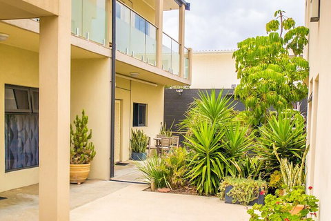 Atlantic West Beach Apartments - Hervey Bay Accommodation 2