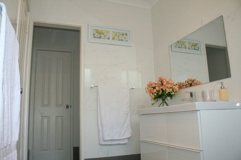 Merridees Place - Tourism Hervey Bay 4