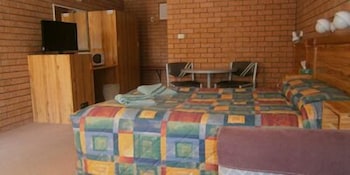 Aaron Inn Motel - Hervey Bay Accommodation 6