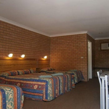 Aaron Inn Motel - Hervey Bay Accommodation 3