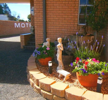 Aaron Inn Motel - Hervey Bay Accommodation 0