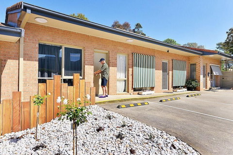 Cranbourne Motor Inn - Hervey Bay Accommodation 0