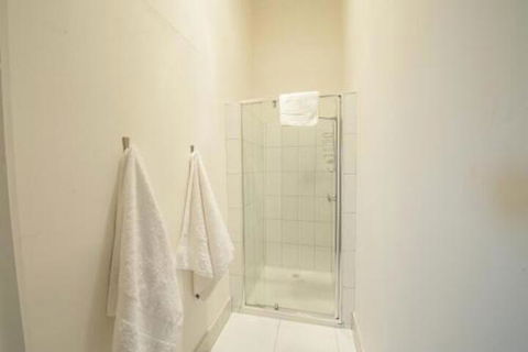 Arch On Mellool - Hervey Bay Accommodation 4