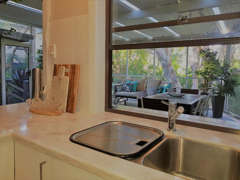 CHILL OUT BEACH HOUSE At FORSTER - Hervey Bay Accommodation 5