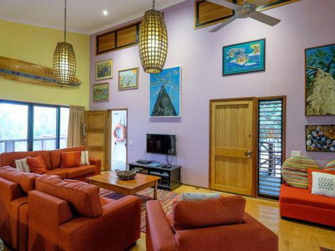 Five Bimba (Tractor House) - Hervey Bay Accommodation 4