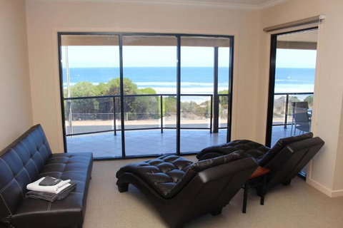 The Lighthouse Beachfront Accommodation - Hervey Bay Accommodation 2