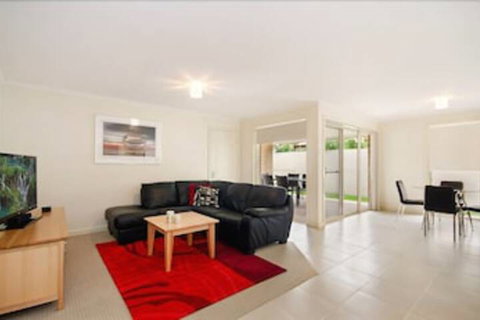 Fringe Apartments - Hervey Bay Accommodation 0