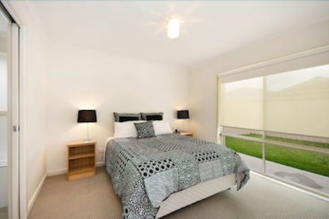 Fringe Apartments - Hervey Bay Accommodation 2