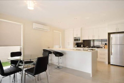 Fringe Apartments - Hervey Bay Accommodation 1