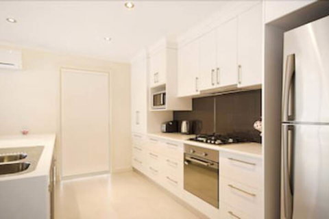 Fringe Apartments - Hervey Bay Accommodation 6