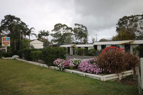Lake Munmorah Motel - Tourism Hervey Bay 0