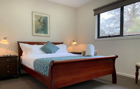 Champagne Stays Apartment - Hervey Bay Accommodation 3