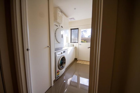 Champagne Stays Apartment - Hervey Bay Accommodation 2