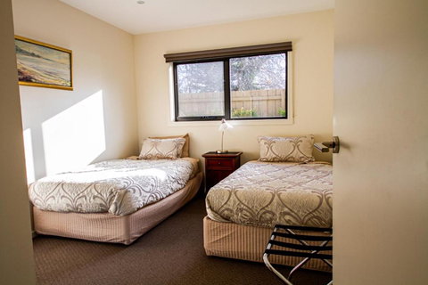 Champagne Stays Apartment - Hervey Bay Accommodation 6