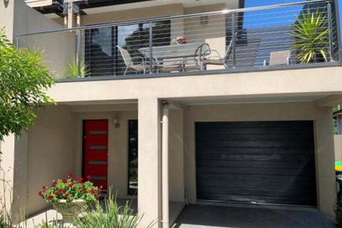Champagne Stays Apartment - Hervey Bay Accommodation 0