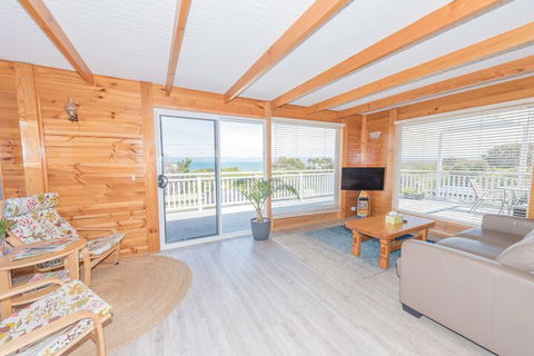 Acacia Cottage - Hervey Bay Accommodation 2