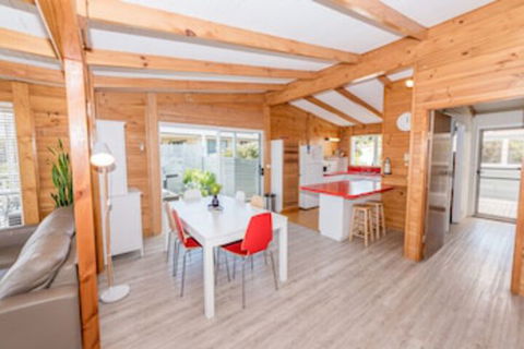 Acacia Cottage - Hervey Bay Accommodation 0