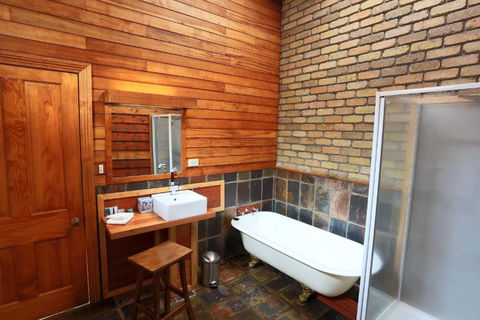 At The Beach & Not Quite At The Beach Holiday Cottages Stanley - Tourism Hervey Bay 3