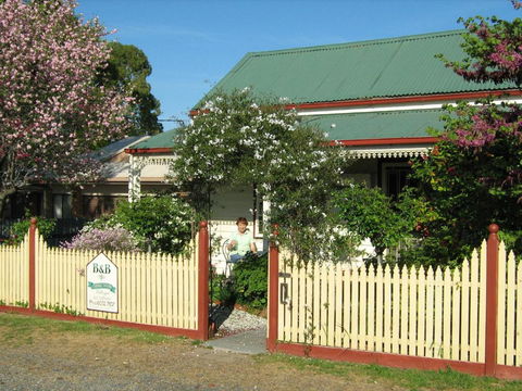 Cuddledoon Cottages Rutherglen - Hervey Bay Accommodation 5