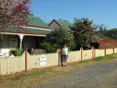 Cuddledoon Cottages Rutherglen - Hervey Bay Accommodation 2