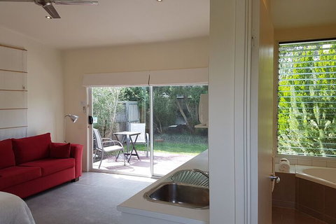 Springtide Studio Apartments - Hervey Bay Accommodation 6