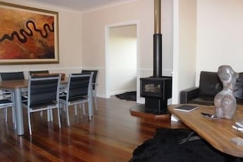 Flame Hill Vineyard - Hervey Bay Accommodation 1