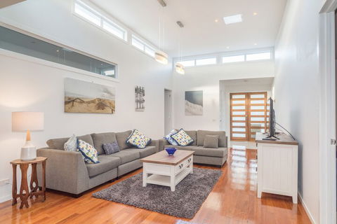 Currawong Close - Rejuvenate Stays - Hervey Bay Accommodation 4