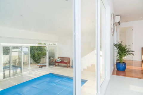 Currawong Close - Rejuvenate Stays - Hervey Bay Accommodation 2