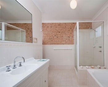 Bombora At Fingal Bay - Tourism Hervey Bay 4