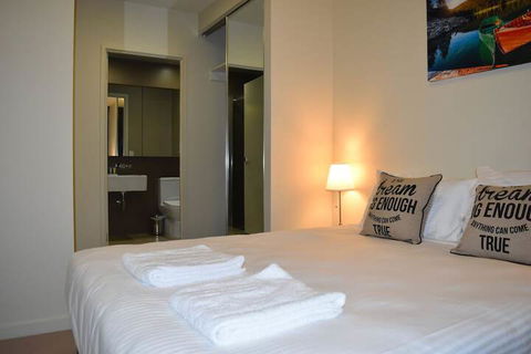Melbourne SkyHigh Apartments - Hervey Bay Accommodation 1