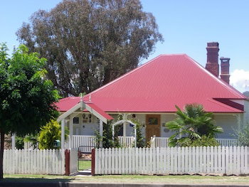 Tenterfield Cottage Holiday House - Hervey Bay Accommodation 1