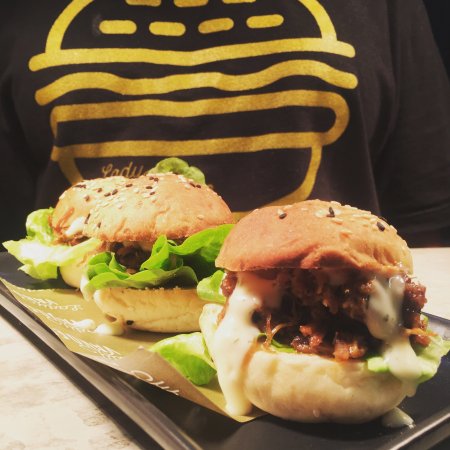 Lady Vandeburg - Hervey Bay Accommodation 0