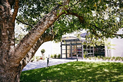 Cardinia Park Hotel - Tourism Hervey Bay 0